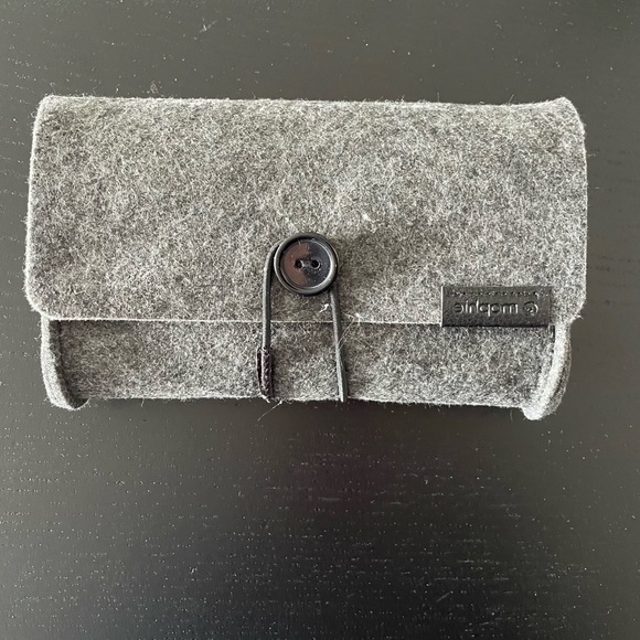 Apple Morphie 3 in one travel charger - Picture 2 of 4